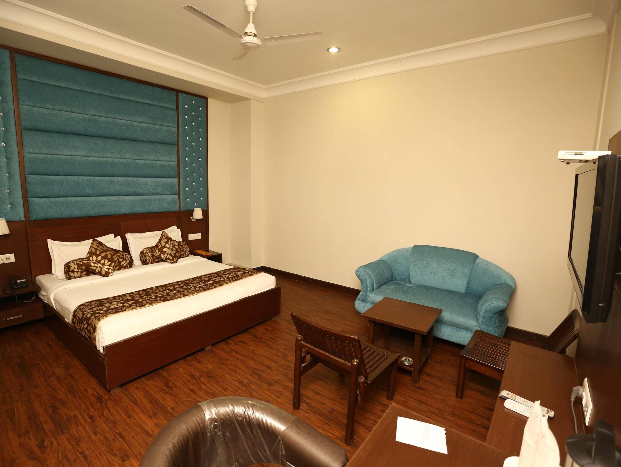 Click Hotel Kohinoor, Ludhiana Extérieur photo